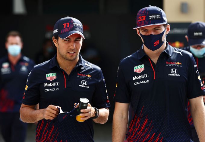 Max_Verstappen_en_Sergio_Perez F1 Red Bull