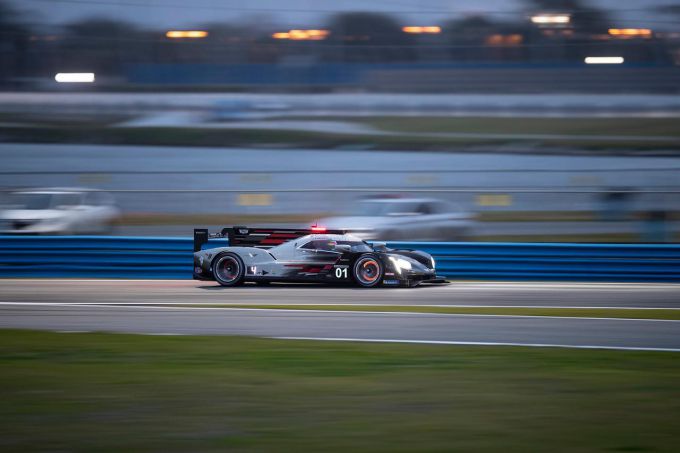 Nr01_Chip_Ganassi_Cadillac_Renger_van_der_Zande