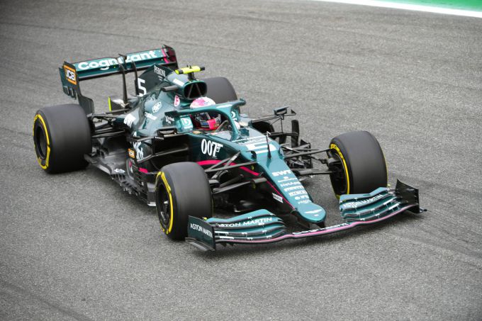 Aston_Martin_Vettel_actie_front