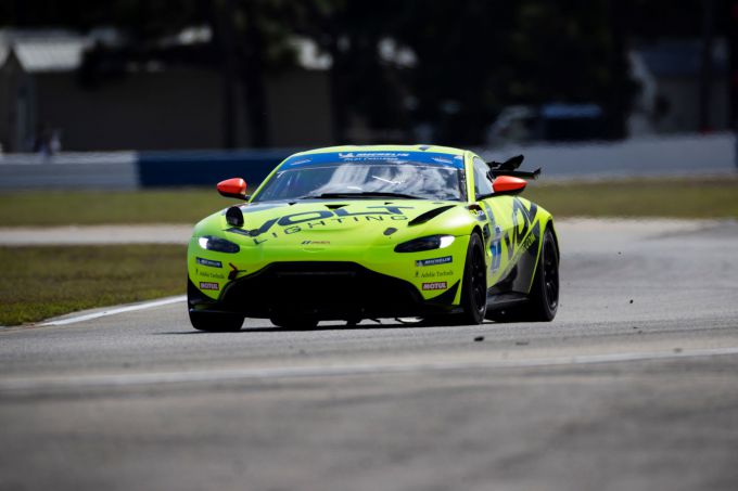 12H Sebring FIA World Endurance Championship 2022 Aston Martin 11 Volt winnaar GT4 race IMSA Michelin Pilot Challenge