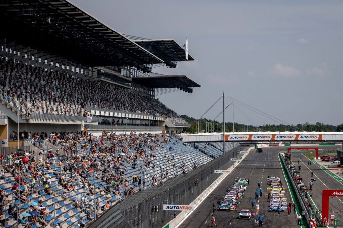 Voorbeschouwing DTM grid Lausitzring Turn 1 nr1