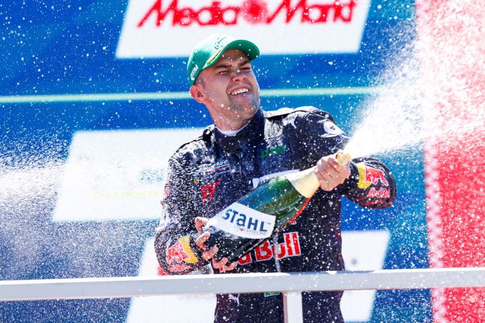 Norisring powered by BMW M Felipe Fraga champagne