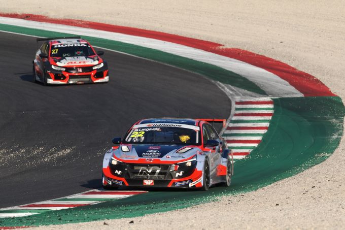 Langeveld onverslaanbaar op Mugello, maar niet zonder tegenslag