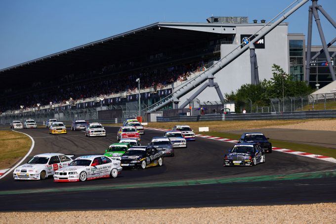 De DTM Classic Cup bood twee vermakelijke DTM-races op de Nürburgring
