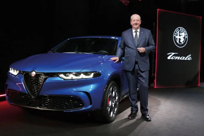 Alfa_Romeo_CEO_Imperato-alfa-romeo-tonale-reveal-2022-bron-Autocar