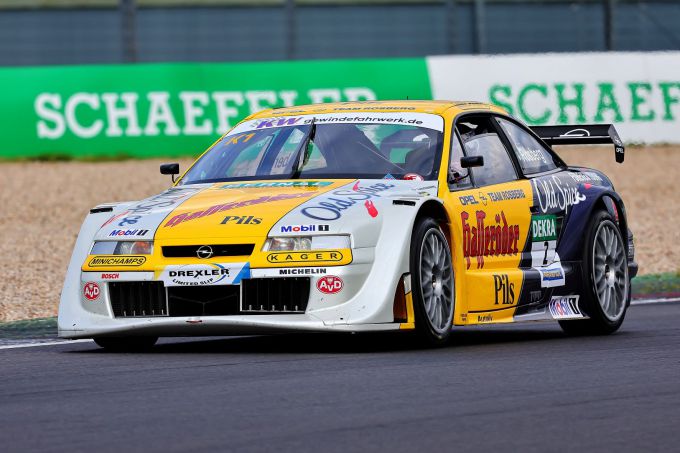 Opel_Calibra_waarmee_Keke_Rosberg_ooit_de_DTM_startte