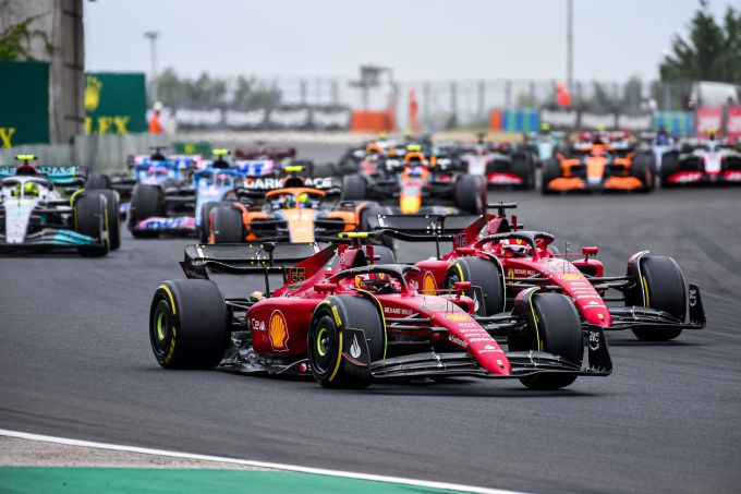 Ferrari_voorop_in_GP_Hongarije