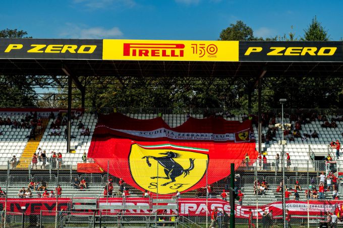 Forza_Ferrari_tribune