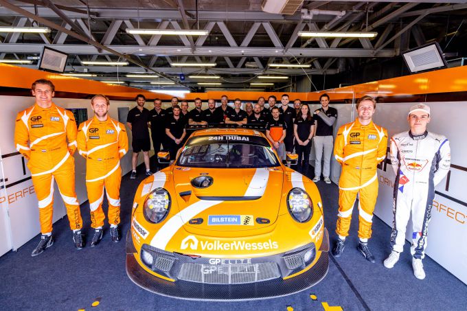 24H of Dubai 2023 Team GP Elite Porsche GT3 R Nr32 Lucas Groeneveld Jesse en Daan van Kuijk en Thierry Vermeulen foto 2