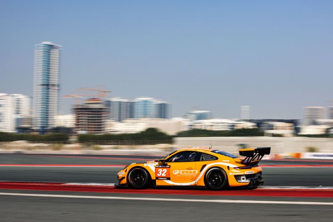 24H of Dubai 2023 Team GP Elite Porsche GT3 R Nr32 Lucas Groeneveld Jesse en Daan van Kuijk en Thierry Vermeulen foto 5