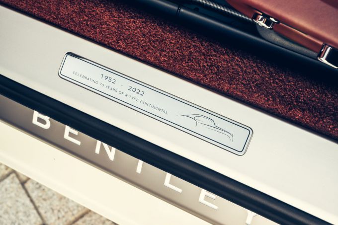 Bentley Continental en de JAS 949 foto 6