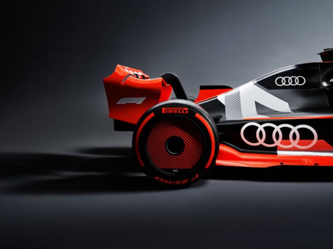 Allan_McNish_Audi-F1-car