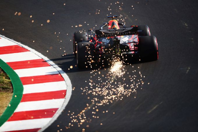 Red_Bull_F1_achterzijde_vonkenregen_Potimao_2020