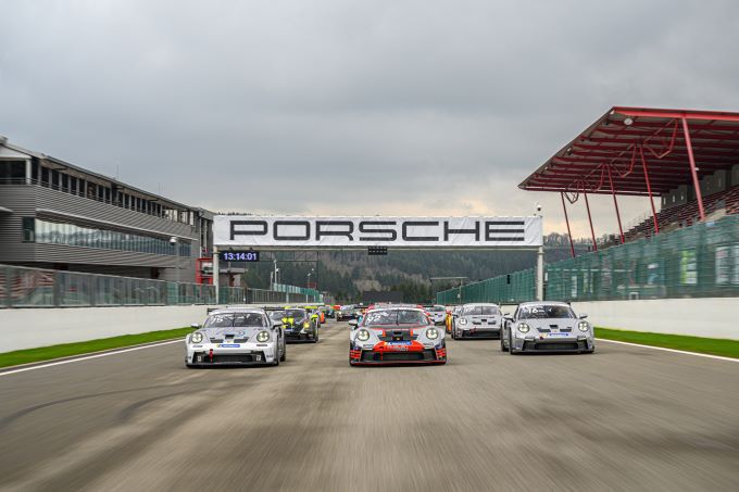 Porsche Carrera Cup Benelux Spa-Francorchamps track start-finish startveld front
