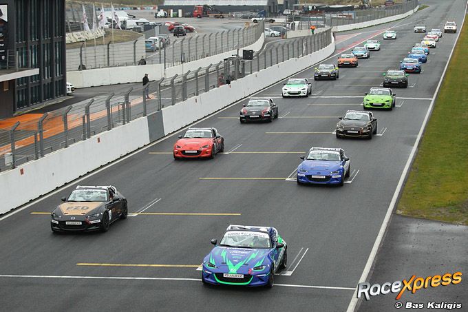 Start Mazda MX5 Cup Delano de Ketele aan kop