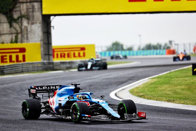 Alpine_Alonso_voor_Hamilton_GP_Hongarije