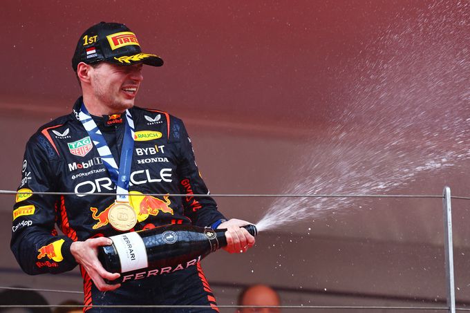 Max Verstappen Champagne