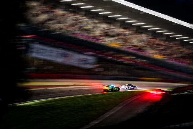 Crowdstrike 24 Hours of Spa 2023 racen gedurende de nacht Foto 4