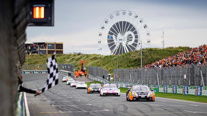 Porsche Mobil 1 Supercup Dutch GP weekend Zandvoort zondag Foto 1 Loek Hartog winnaar