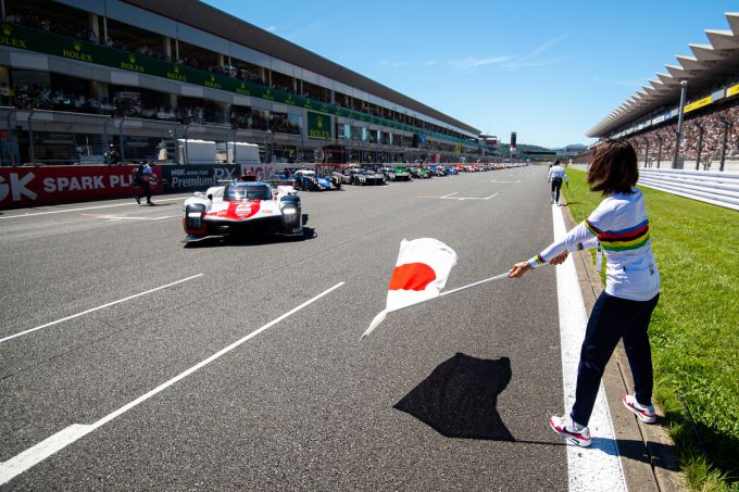 FIA World Endurance Championship 6 Hours of Fuji Toyota GR010 Hybrid welkom met Japanse vlag