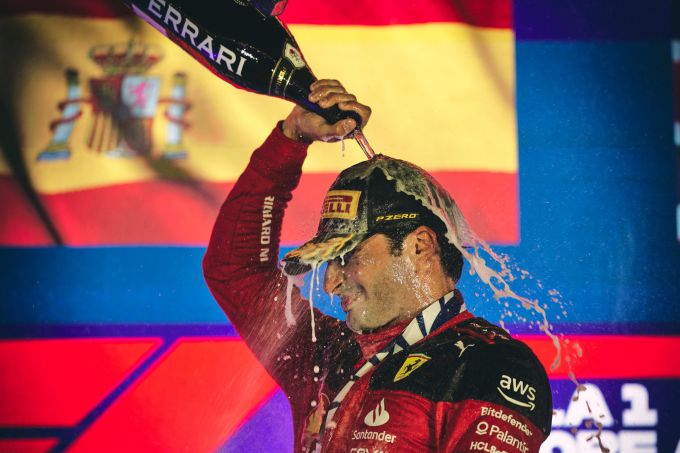 Ferrari F1 Carloz Sainz Singapore winnaar 2023 champagnedouche