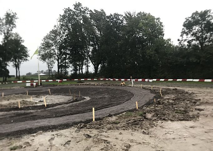 Kartbaan Ulrum banking kombocht #kartingulrum #kartbaan #gokart #racen #racingislife #kombocht #nieuwebaan #karteningroningen#gaserop #drone #luchtfoto #hogeland #groningen #echtkartendoejebuiten #ulrum #ulrumkarting #ulrumopdekaart