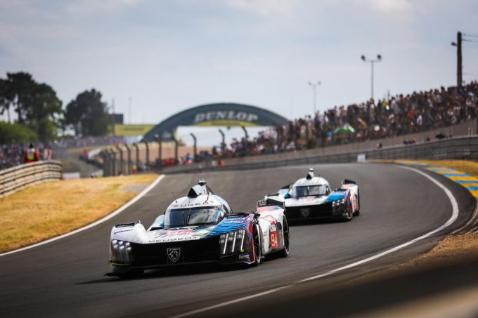 24 Uur van Le Mans 2023 Peugeot aan de leiding