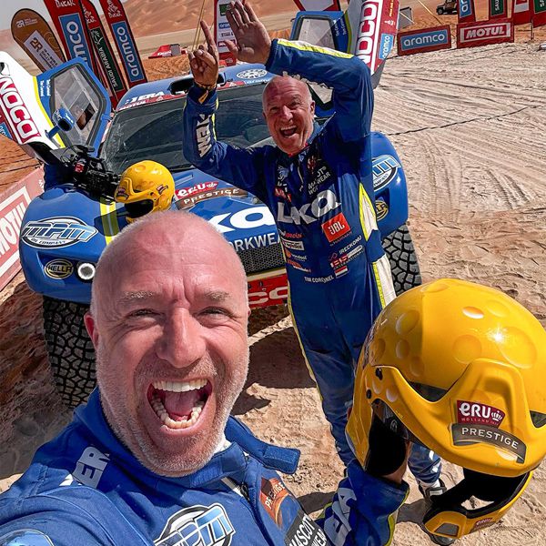 Tim en Tom overwinnen de hoge duinen van het Empty Quarter