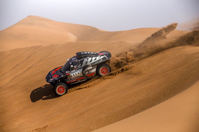 Stephane Peterhansel en Boulanger Edouard voor Team Audi Sport etappe 2 van Rally Dakar 2024