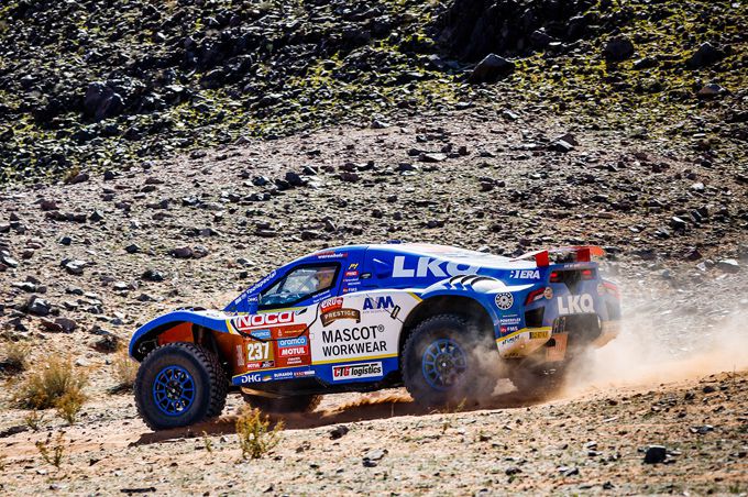 In de Century CR6 beleefden Tim en Tom Coronel een goede negende etappe