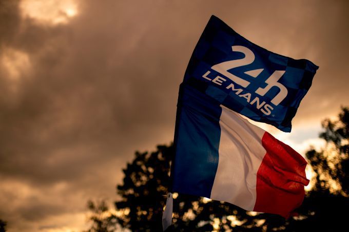 24 Uur Le Mans 2024 Franse vlag en 24H logo