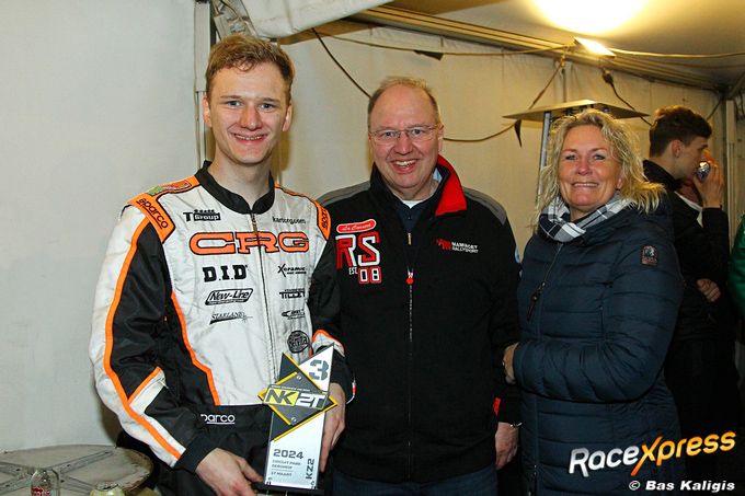 Daniel Tenback met beker