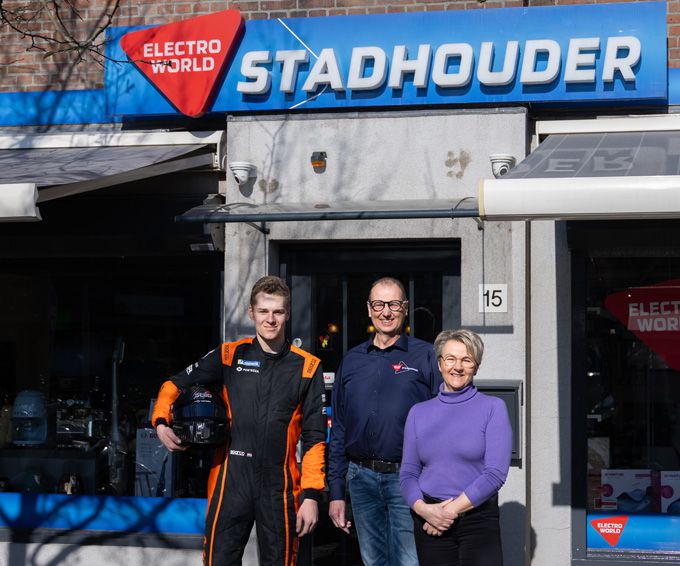 Rianne Stadhouder, Max van der Snel (More Motorsport) en Ted Stadhouder (Electro World Stadhouder)