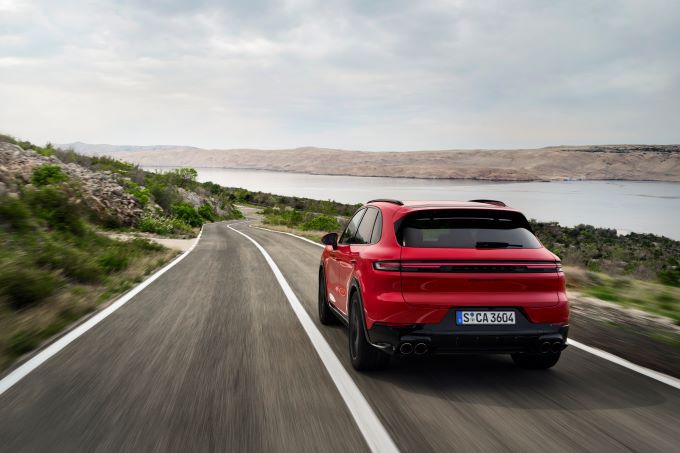Performance, comfort and exclusivity: The new image of the Porsche Cayenne GTS 11