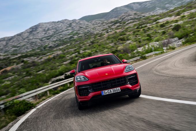 Performance, comfort and exclusivity: The new image of the Porsche Cayenne GTS 5