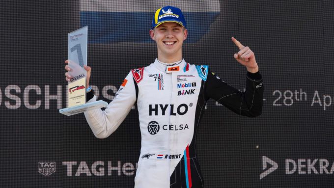 Porsche Sixt Carrera Cup Deutschland Race 3 en 4 Oschersleben Foto 2 Robert_de_Haan_NL_Team75_Bernhard_Nr14_racewinnaar_Nr1