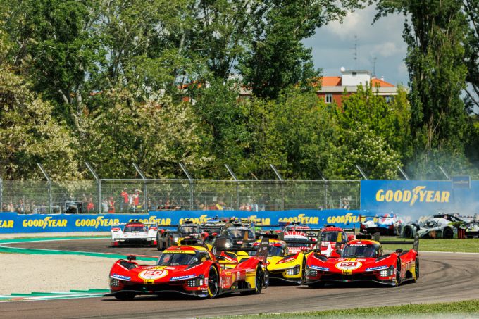 FIA WEC 6 Hours of Imola Foto 4 startveld 1e chicane