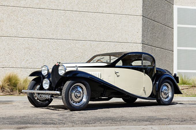 Een Bugatti Type 46 Semi-Profile Coupe verbrijzelde het wereldrecord voor een Type 46 en werd verkocht voor $ 1.105.000, tegen een lagere schatting van $ 650.000.