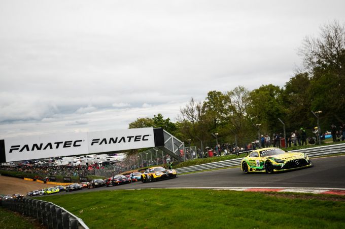 Fanatec GT World Challenge Europe Brands Hatch Lucas Auer en Maro Engel met Winward-Mercedes winnaar op zondagmiddag