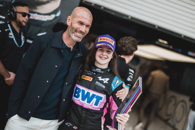 F1 Academy Rd 2 Miami Abbi Pulling and football legend Zidane