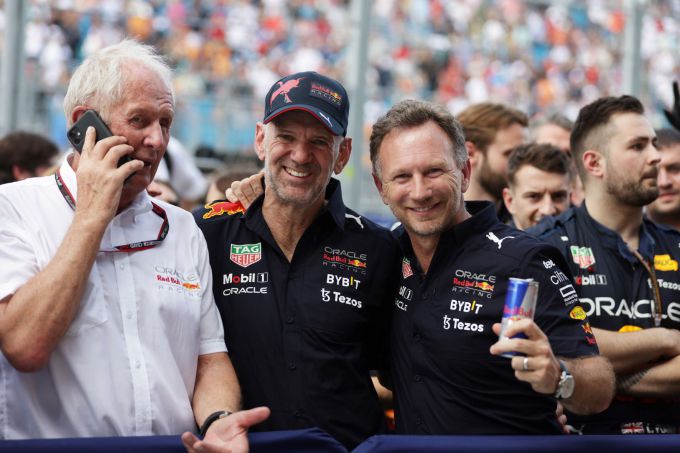 Helmut_Marko_mobile_phone_Newey_Horner