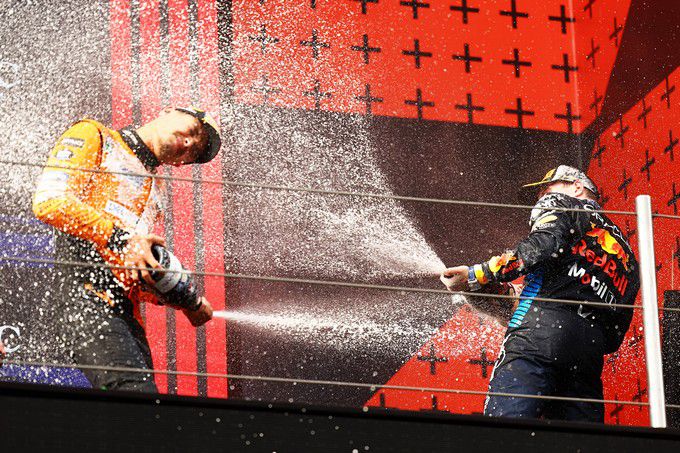 Max Verstappen Lando Norris champagne