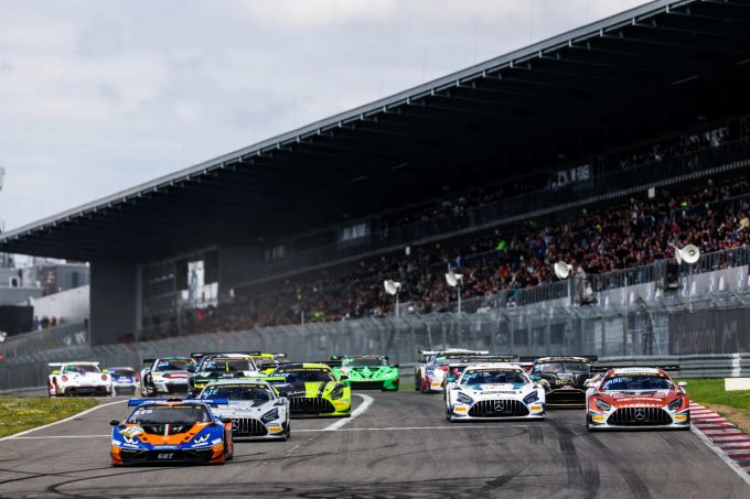 ADAC GT Masters ‘Road to DTM’ Nürburgring Startveld duikt de eerste bocht in