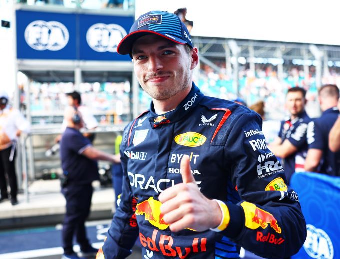 Max Verstappen F1 Red Bull duimpje