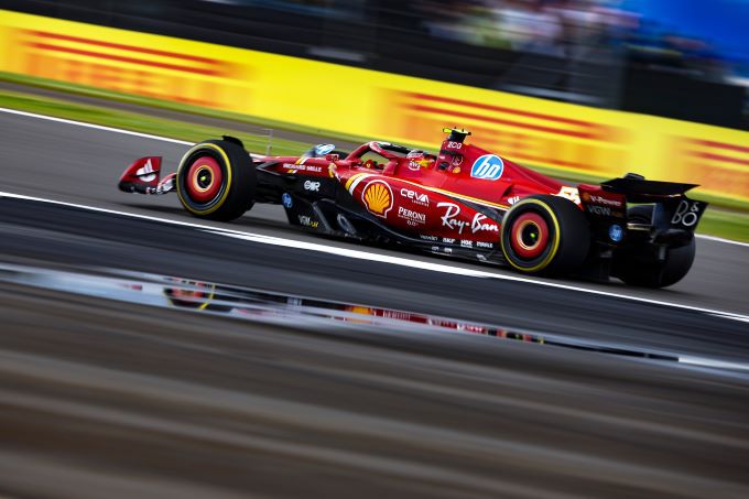 Ferrari Nr55 Carlos Sainz F1 actie Pirelli