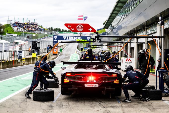 DTM Red Bull Ring 2024 Foto 5 Nr69_Thierry_Vermeulen_NLD_Ferrari_296_GT3_Emil_Frey_Racing_pitstop