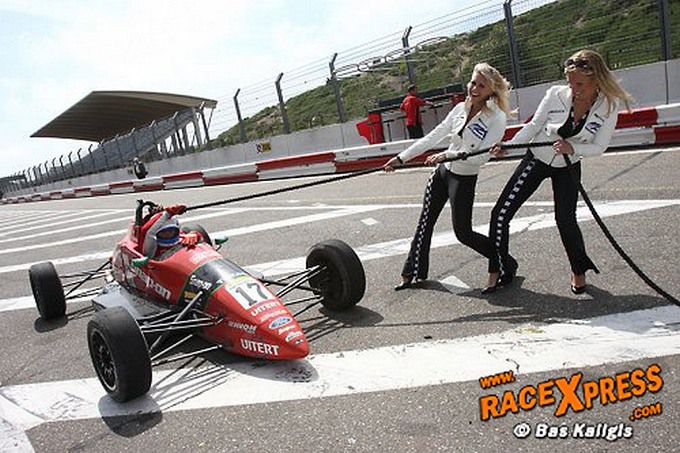 Michael Bleekemolen grid girls