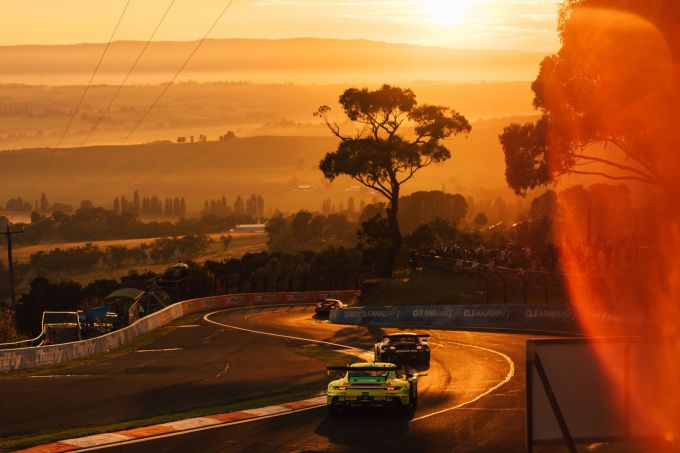 Bathurst 12 Hour 2025 Foto 1 zonsondergang track
