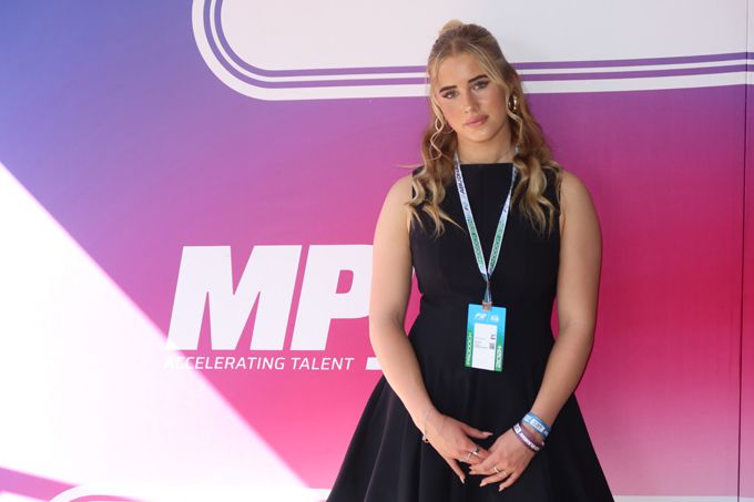 Annabelle Brian uit Winsum maakt droomstap naar Frans F4-kampioenschap