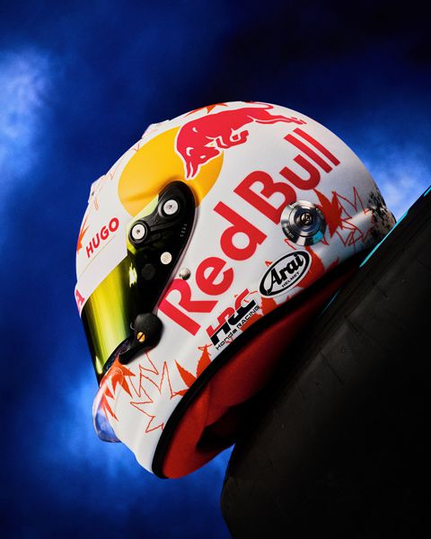 Racing bulls helmen en overalls